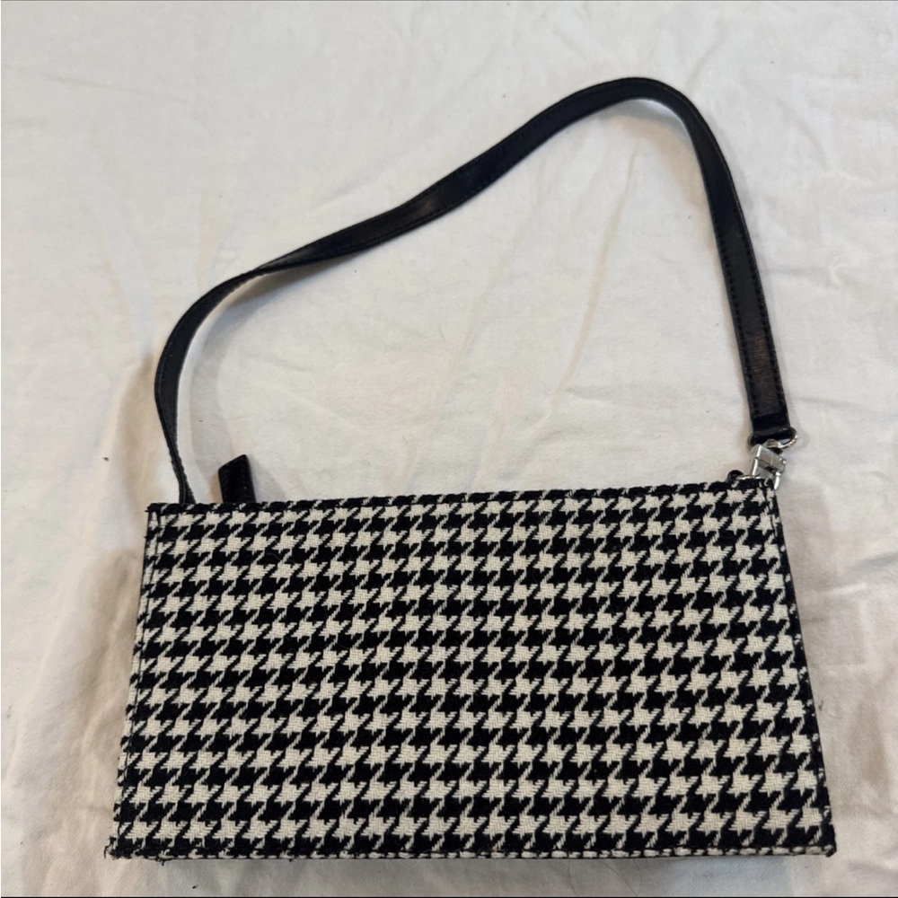 Kenneth Cole Reaction Black & White Mini Purse